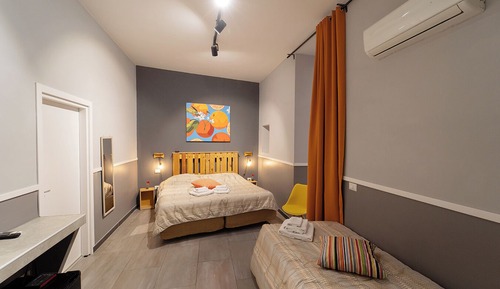 Habitación triple Deluxe, vistas a la ciudad (Pzz Dante, Vico Carceri S. Felice 13)