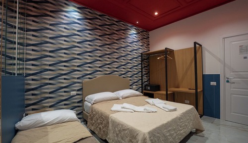 Habitación triple Deluxe, vistas a la ciudad, en edificio anexo (Vico Freddo a Donnalbina 2)