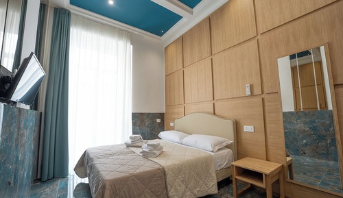 Suite estudio familiar, vistas a la ciudad, en edificio anexo (Via De Pretis 88)