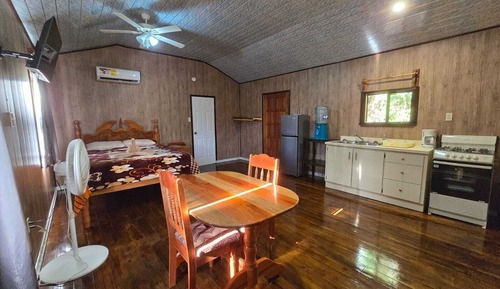 Estudio, 1 cama de matrimonio, vistas al jardín