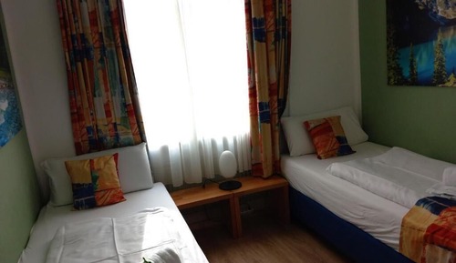 Habitación estándar con 1 cama doble o 2 individuales