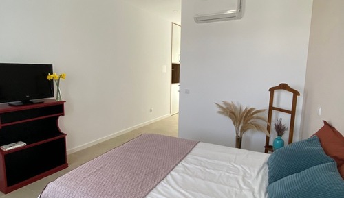 Habitación superior con 1 cama doble o 2 individuales, baño privado