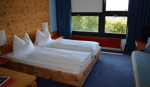 Habitación con 1 cama doble o 2 individuales, balcón, vistas a la montaña