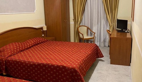 Habitación triple estándar, balcón, vistas al jardín