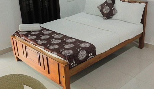 Habitación Confort, 1 cama de matrimonio, baño privado, en la zona del jardín