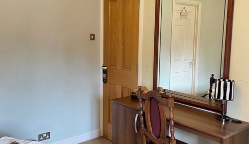 Habitación básica con 1 cama doble o 2 individuales