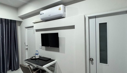 Habitación básica con 2 camas individuales, vistas a la ciudad
