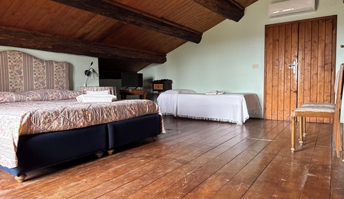 Habitación cuádruple familiar, vistas al jardín