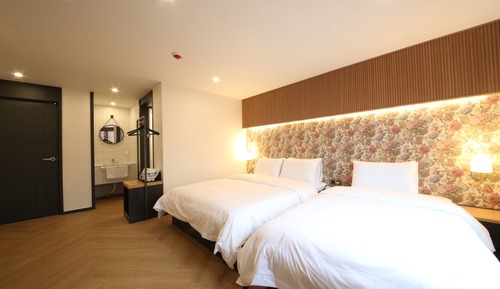 Habitación Deluxe con 2 camas individuales, vistas parciales al mar