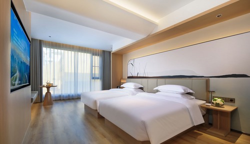 Habitación romántica con 2 camas individuales, vistas al río