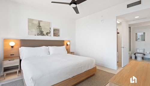 Apartamento, balcón, vistas parciales al mar