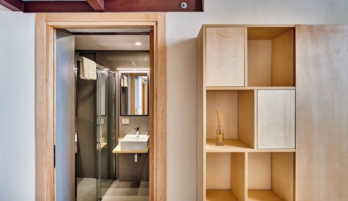 Habitación superior, vistas parciales al mar