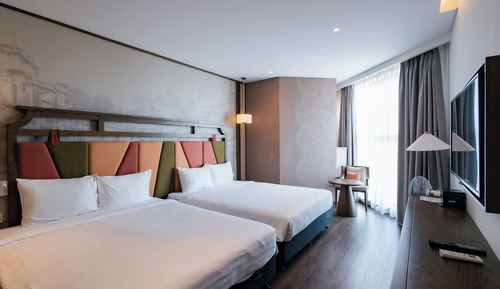 Habitación triple familiar, varias camas, baño privado, vistas al complejo turístico