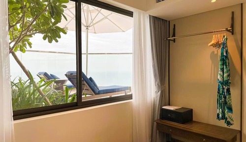 Ático ejecutivo, 2 habitaciones, piscina privada, vistas al mar