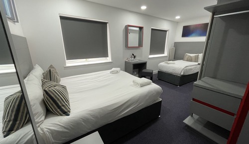 Habitación triple, baño privado