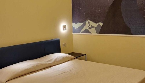 Apartamento superior, balcón, vistas a la ciudad