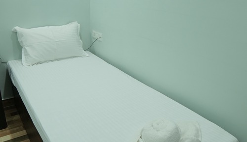 Habitación básica con 1 cama doble o 2 individuales