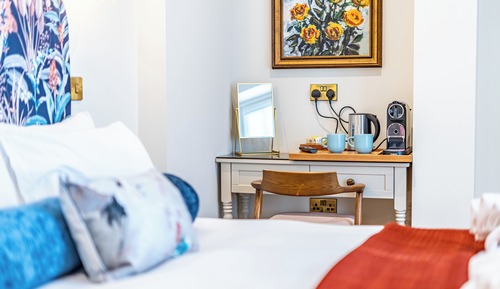 Habitación clásica, 1 cama de matrimonio grande, en la zona del jardín