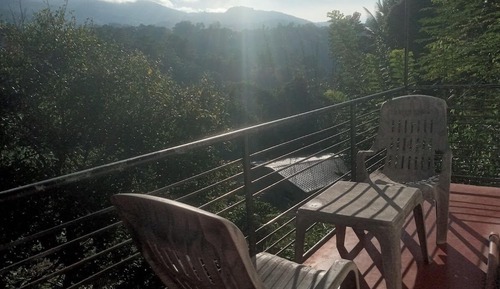 Apartamento básico, balcón, vistas a la montaña