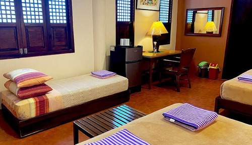 Habitación familiar, varias camas, baño privado