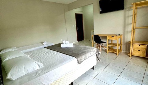 Habitación triple clásica, balcón, vistas a la montaña