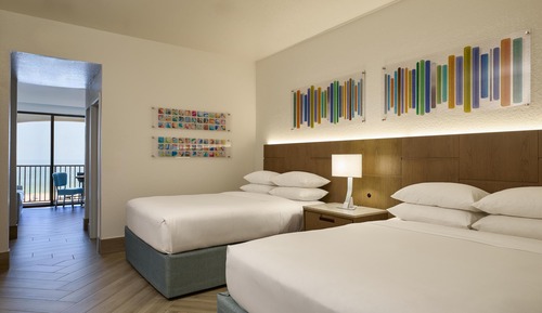 Suite, 2 camas de matrimonio (Mobility & Hearing, Roll-in Shower)