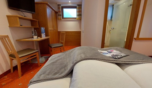 Habitación clásica doble, 1 cama de matrimonio, balcón, vistas a la montaña