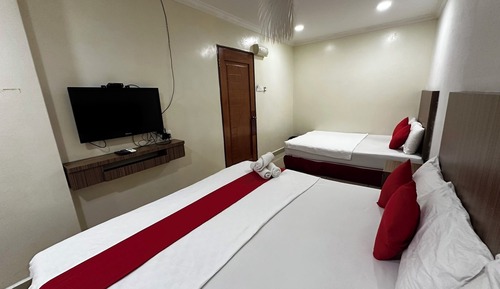 Habitación familiar con 1 cama doble o 2 individuales, vistas a la ciudad