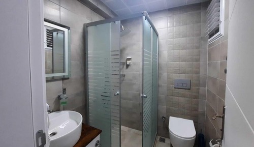 Habitación triple clásica, balcón, vistas al jardín