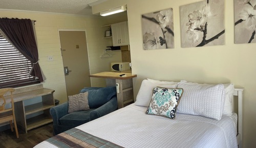 Habitación estándar doble, baño privado, vistas a la montaña (Standard 1 Bed Micro)