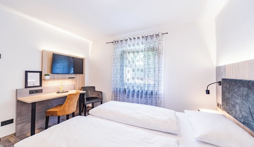 Habitación con 1 cama doble o 2 individuales, no fumadores, baño privado