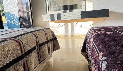 Habitación triple básica, varias camas