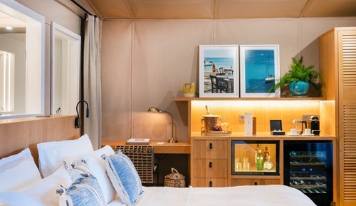 Tienda de lujo, piscina privada, vistas al jardín