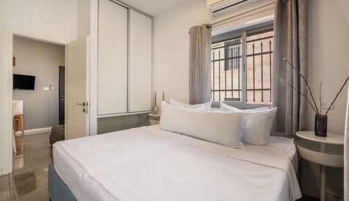 Apartamento clásico, balcón, vistas a la ciudad