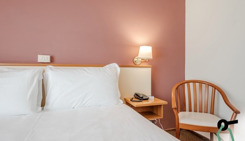 Habitación Confort con 1 cama doble o 2 individuales