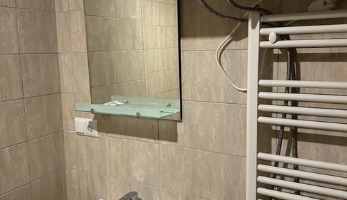 Estudio, baño privado, vistas al patio