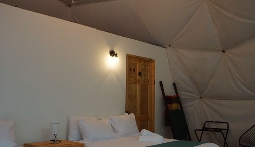 Tienda de lujo, vistas a la montaña