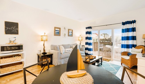 Estudio tradicional, balcón, vistas al puerto