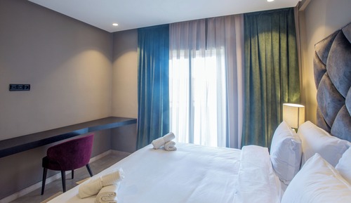 Apartamento familiar, balcón (2)