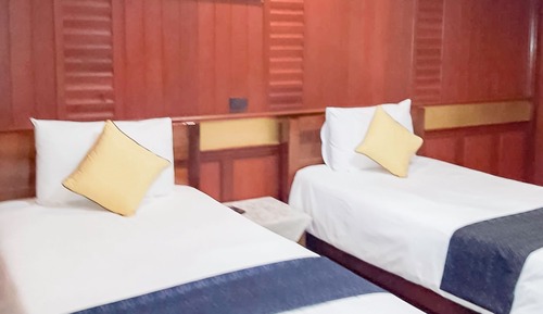 Habitación estándar con 2 camas individuales, vistas a la colina