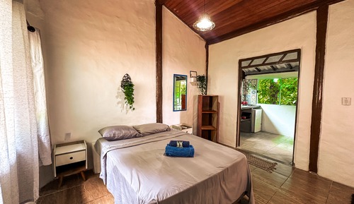 Casa, 1 habitación, cocina, vistas al jardín