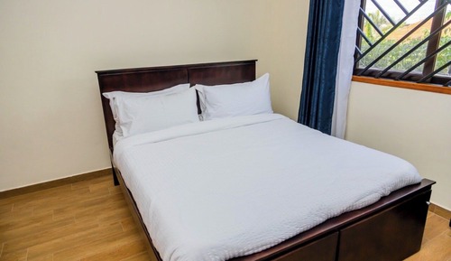 Apartamento clásico, balcón, vistas a la colina