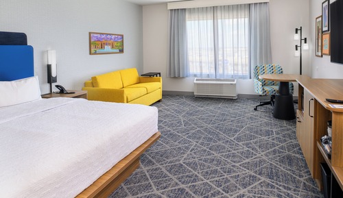 Habitación, 1 cama de matrimonio grande con sofá cama, frigorífico y microondas