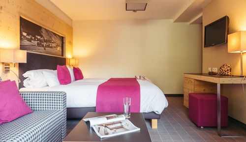 Habitación doble superior, balcón, vistas a la montaña (A3)