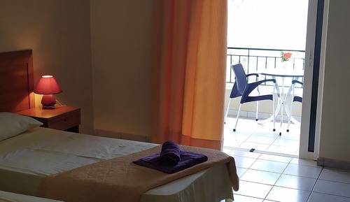 Habitación con 1 cama doble o 2 individuales, balcón, vistas al mar