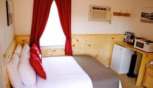 Habitación Deluxe, varias camas, baño privado (1 Queen and 1 Full )