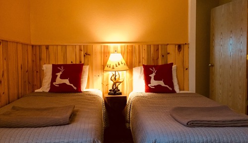 Casa de campo familiar, varias camas, baño privado (1 Queen and 2 twins)