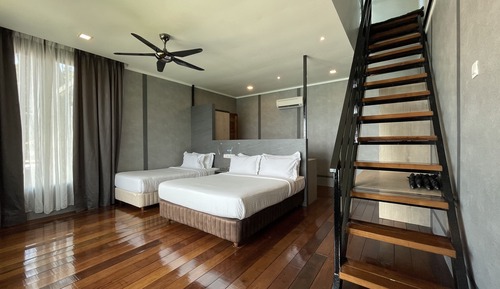 Habitación triple, vistas al mar