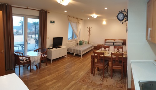 Estudio, vistas al jardín