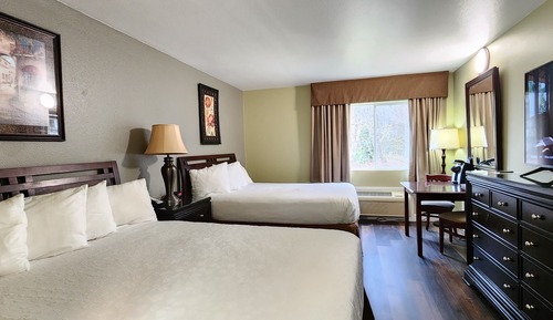 Habitación Deluxe, 2 camas de matrimonio, frigorífico y microondas